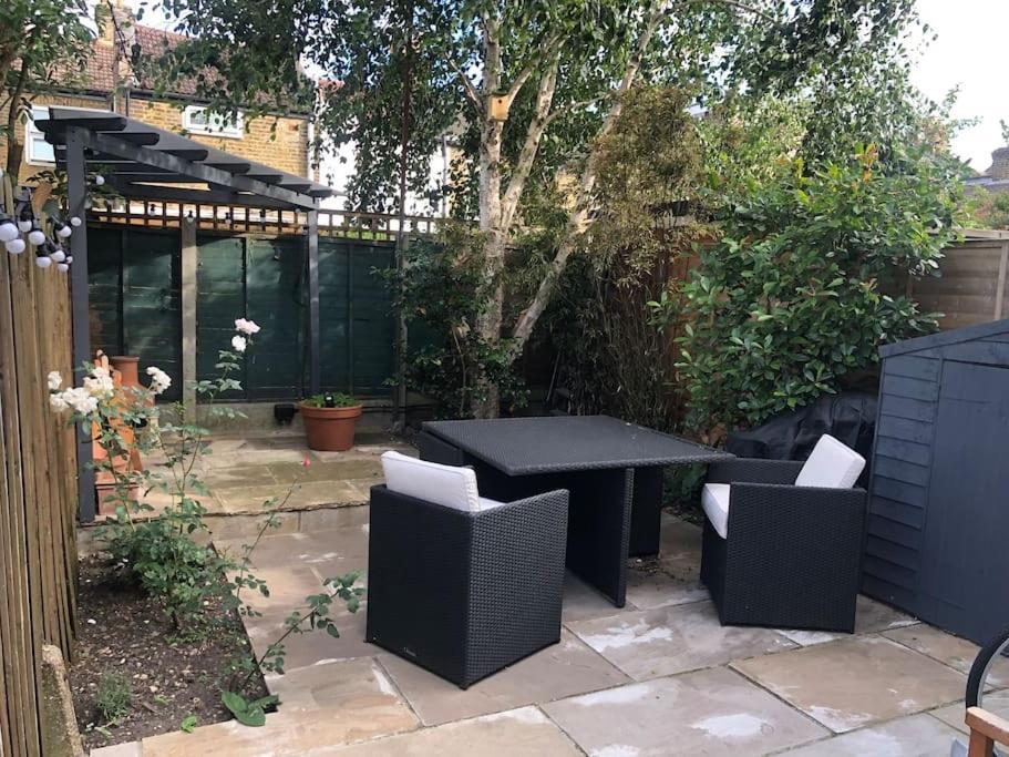 Unique Private Apartment W/ Easy Access To Central Londra Esterno foto